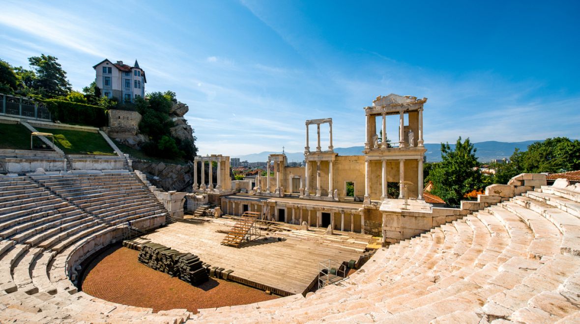 Římský amfiteátr patří k nejpůsobivějším památkám Plovdivu 