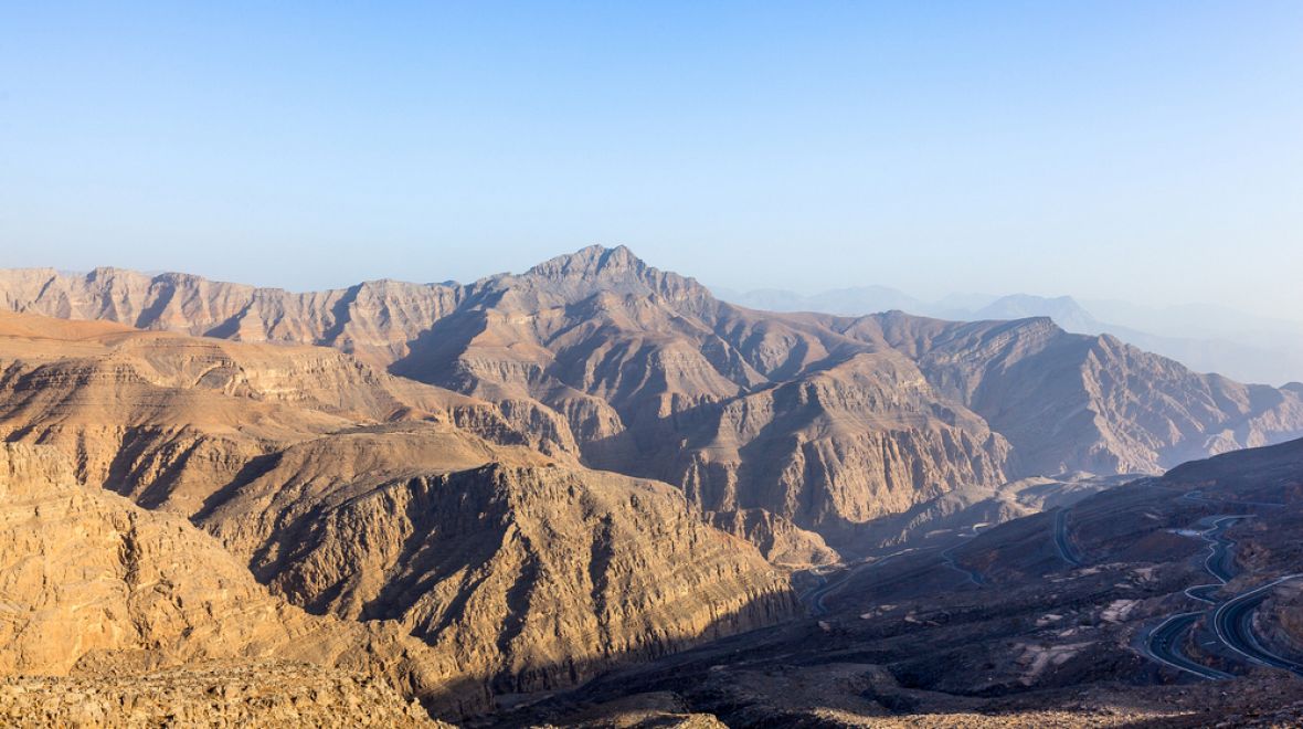 Hora Džabal Bil Ajs se tyčí do téměř dvoutisícové výšky