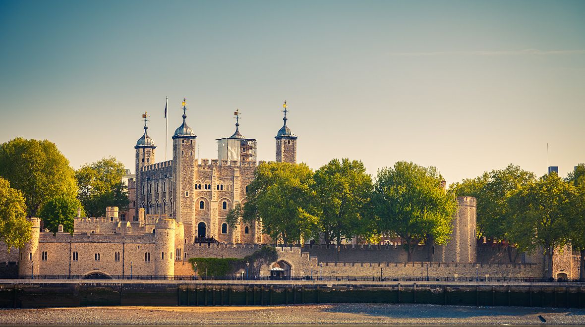 Dělové salvy se vypalují i z Tower of London