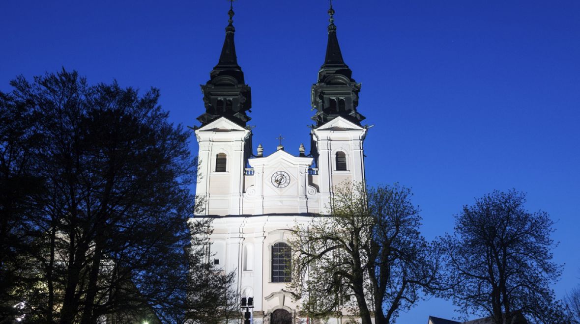 Kostel Panny Marie Sedmibolestné se tyčí nad městem na kopci Pöstlingberg 