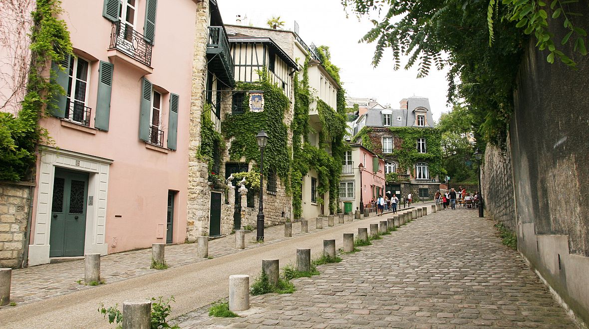 Užijte si uličky Montmarteru se sklenkou vína