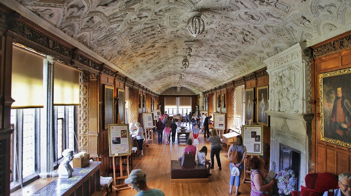 Návštěvní trasa na zámku Lanhydrock patří k nejdelším v Británii