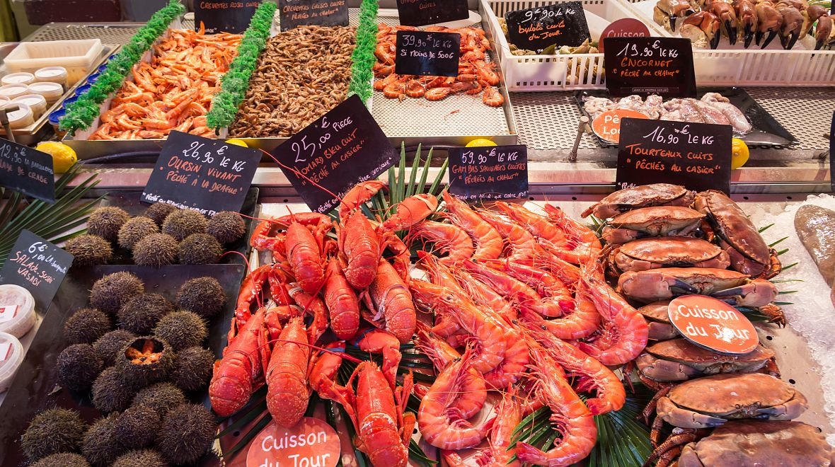 Mořské plody a ryby na místních trzích