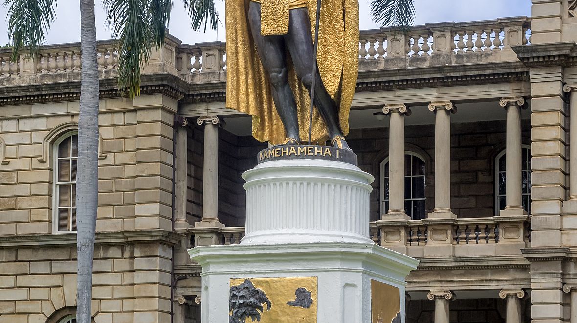 Bronzová socha prvního havajského krále Kamehamehy I.