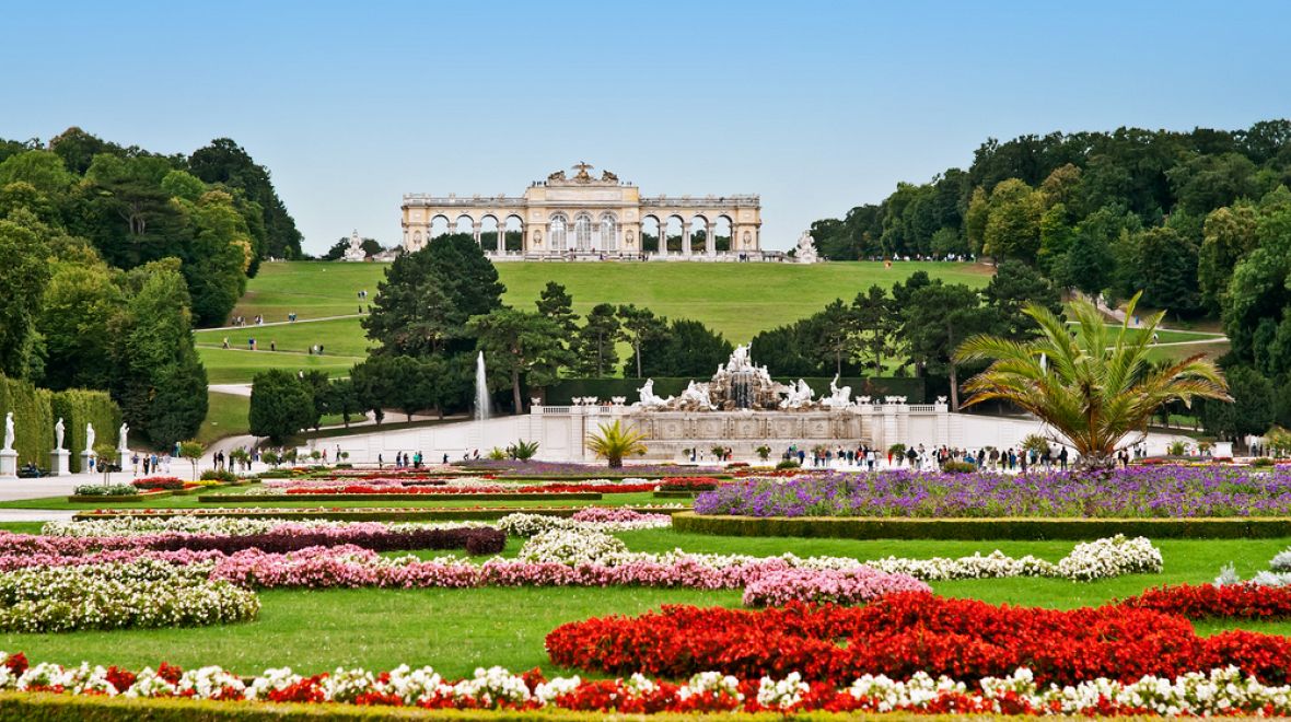 Elegantně upravený park u Schönbrunnu 