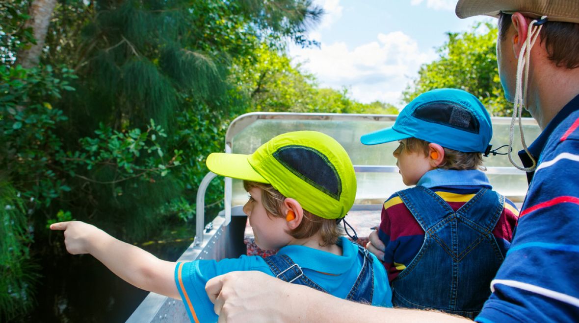 Křižujte se svými dětmi hladinu Everglades na zvláštním vznášedle (tzv. air-boat)
