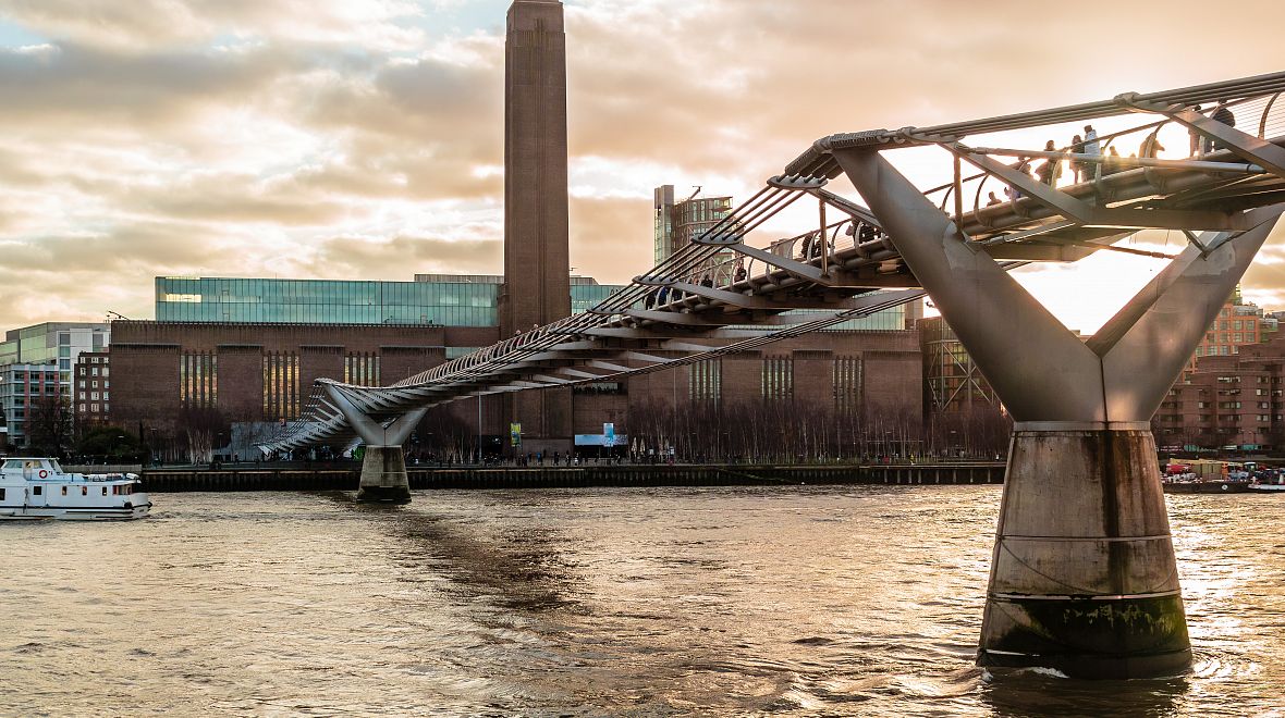 Pohled na Tate Modern od řeky