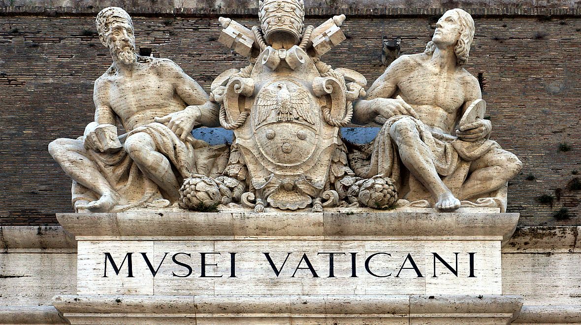 Mozaiky jsou umístěny ve Vatikánských muzeích