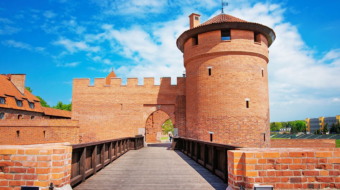 Stavba hradu začala po roce 1280