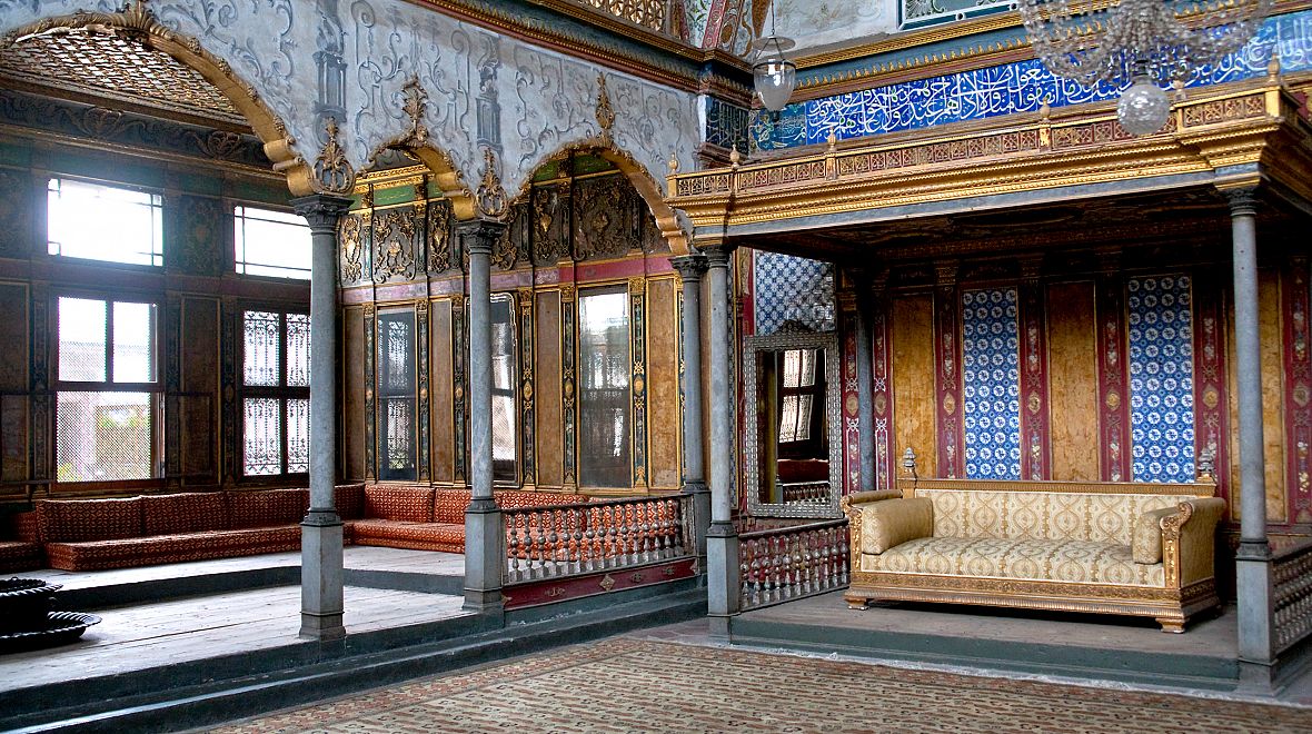 Interiér harému v paláci Topkapi