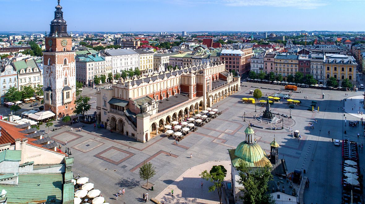 Tržnice se nachází na hlavním náměstí - Rynek Glowny