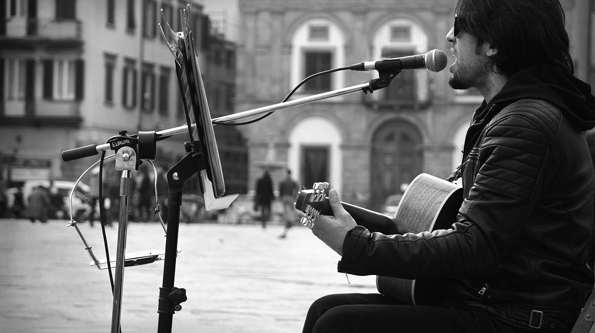 Pouliční zpěvák ve Florencii