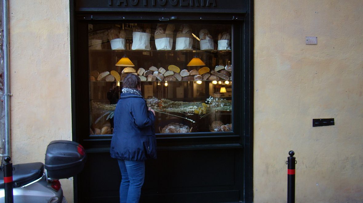 Kolemjdoucí před pekárnou Forno Monteforte běžně zjišťují, co to tak krásně voní až ven