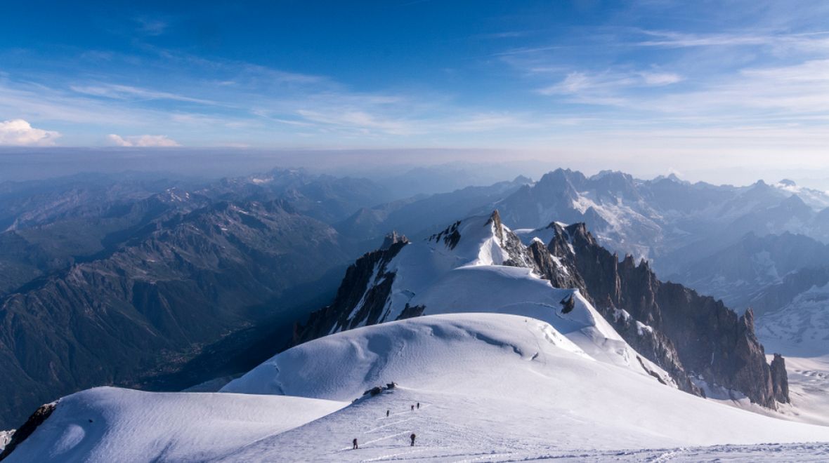 Výhled z vrcholu Mont Blanc 