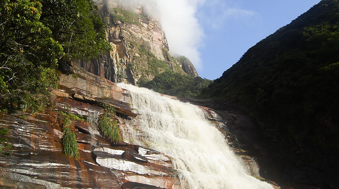 Vodopády se nacházejí v národním parku Canaima