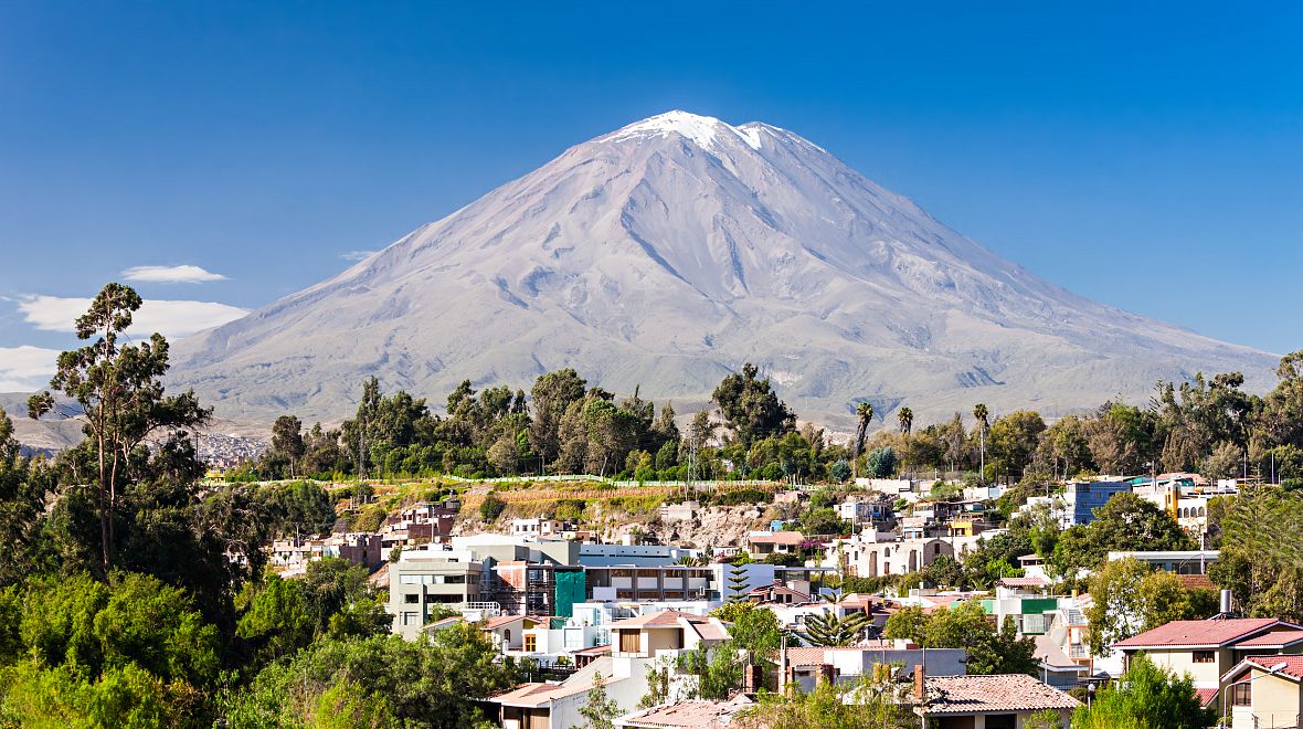 Vulkán El Misti za městem