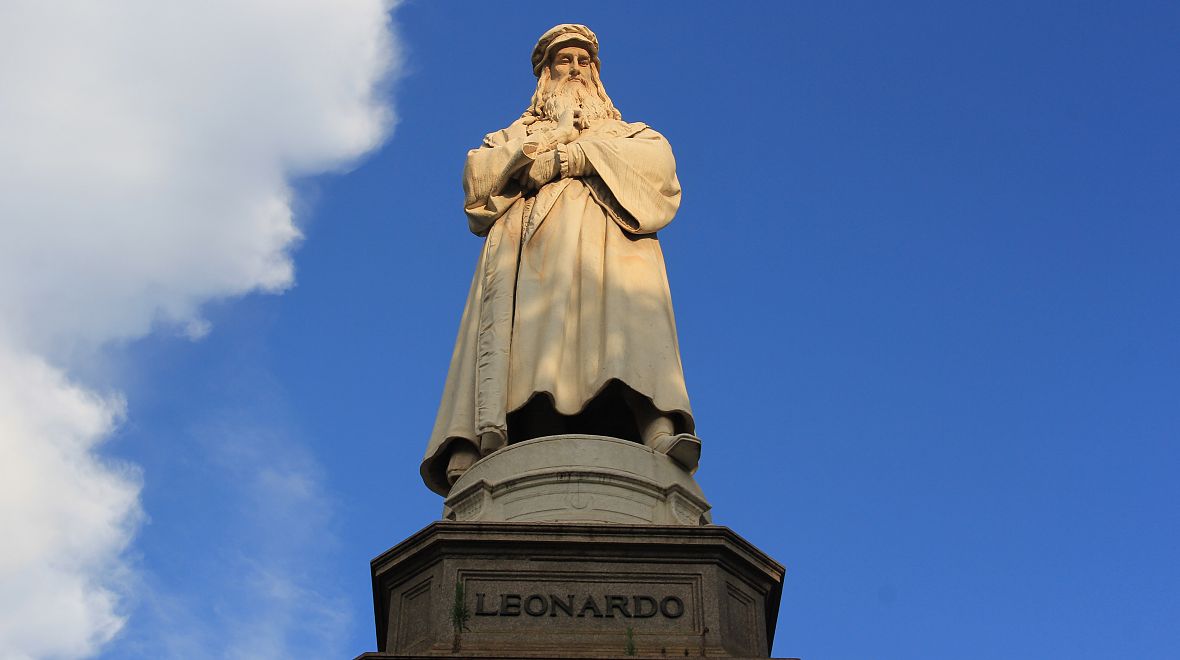 Socha Leonarda da Vinci v Miláně 