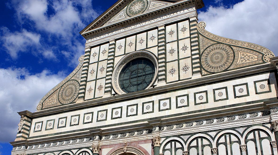 Mramorová čelní fasáda kostela Santa Maria Novella