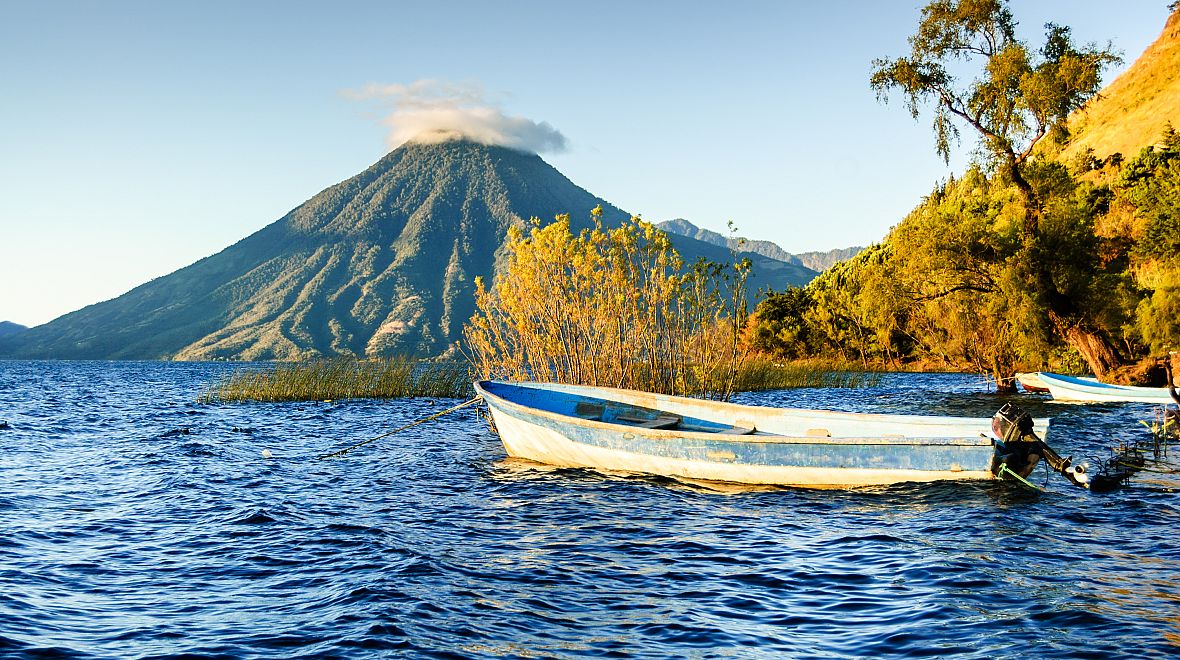 Guatemala je zemí sopek, jezer a pyramid