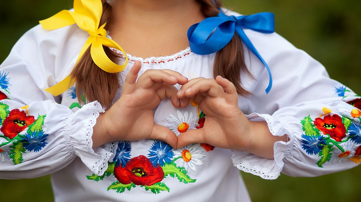 Vyšyvanka patří na každou ukrajinskou slavnost