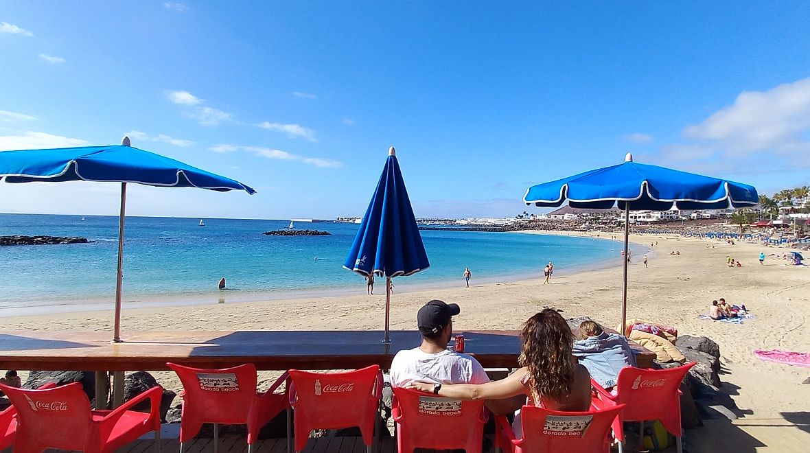 Playa Blanca – rušné letovisko, nádherné pláže s vyhlídkou na sousední Fuerteventuru. Ideální místo pro relax!
