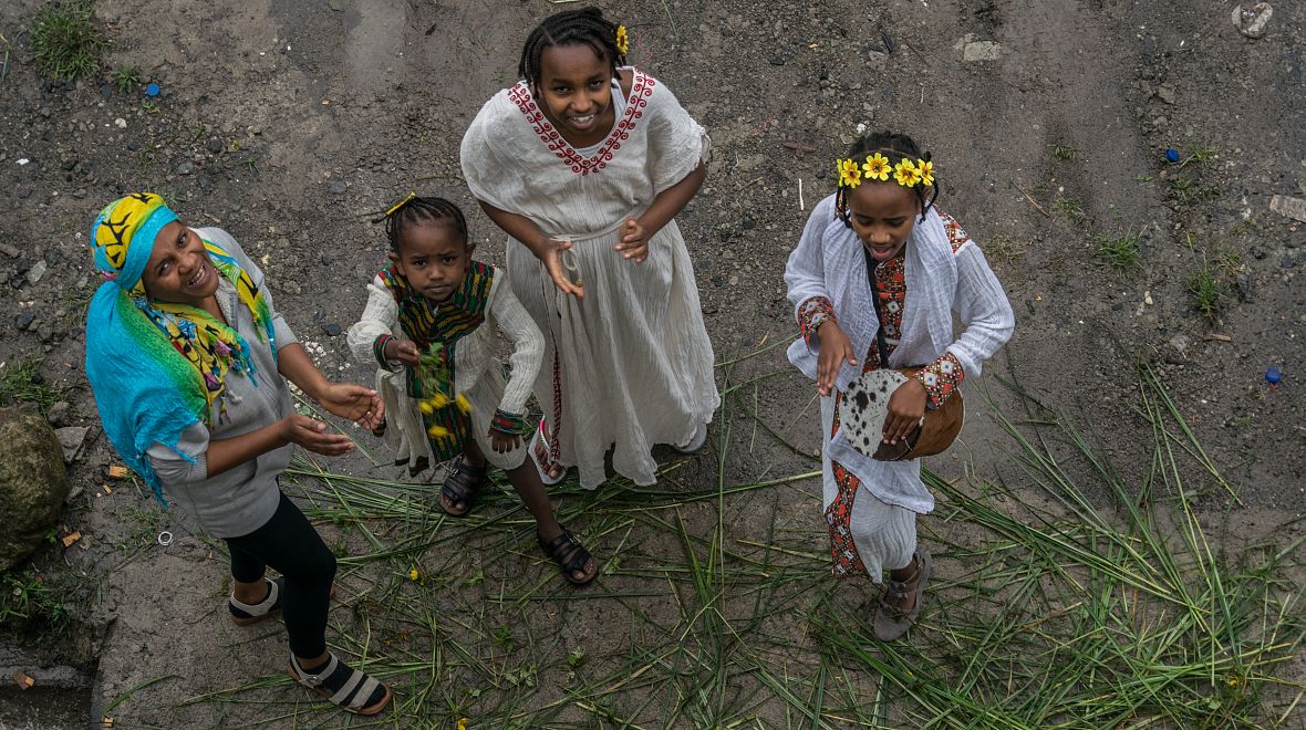 Etiopané vítají Nový rok květinami