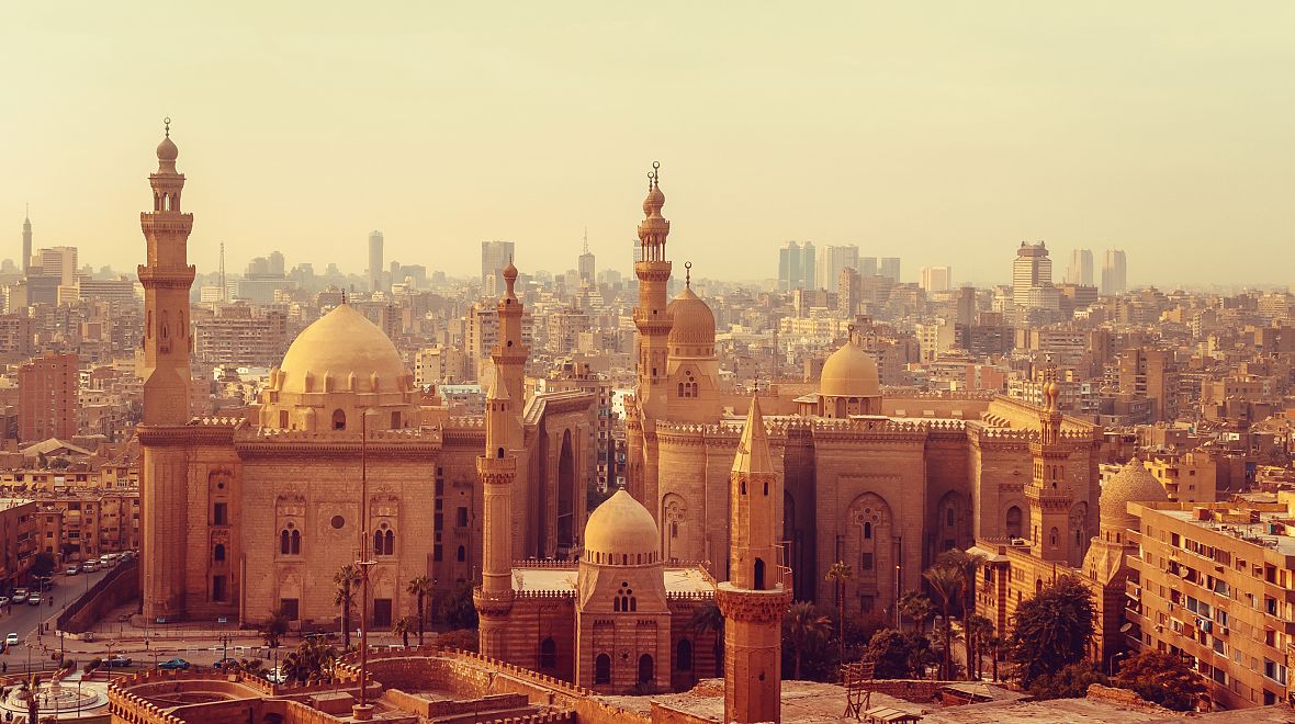 Káhira je také městem mnoha minaretů