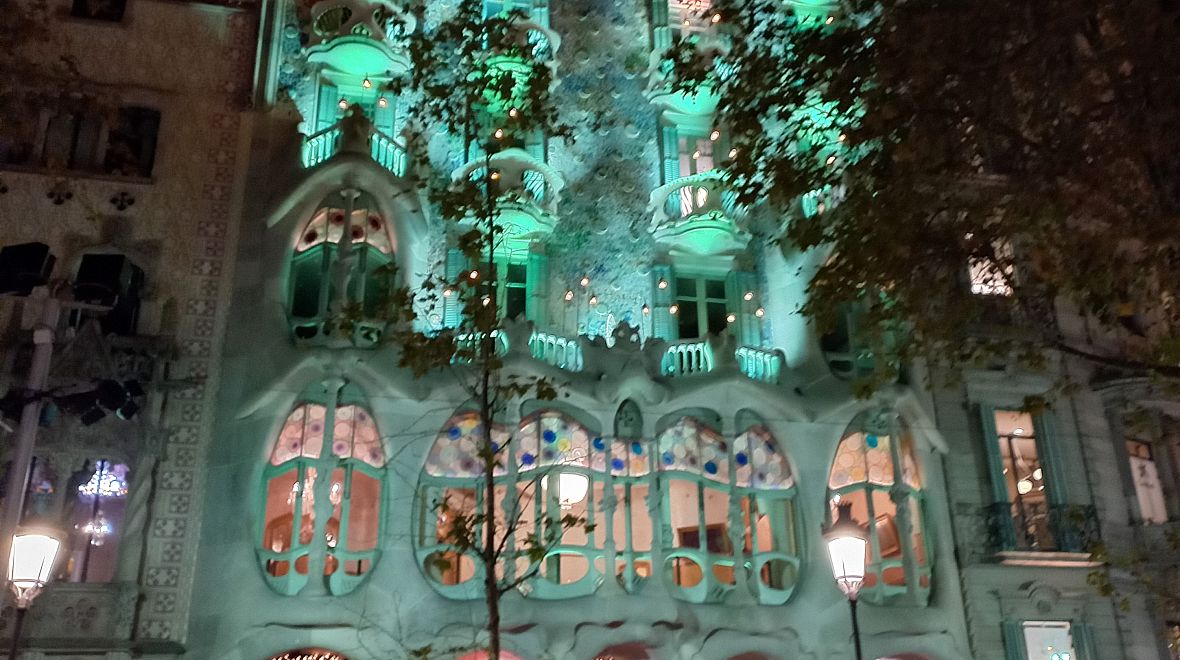 Casa batlló s nádherným nasvícením