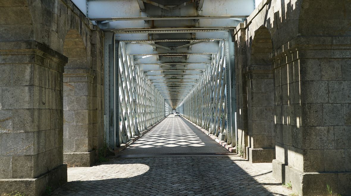 Most spojující Valençu a Tui