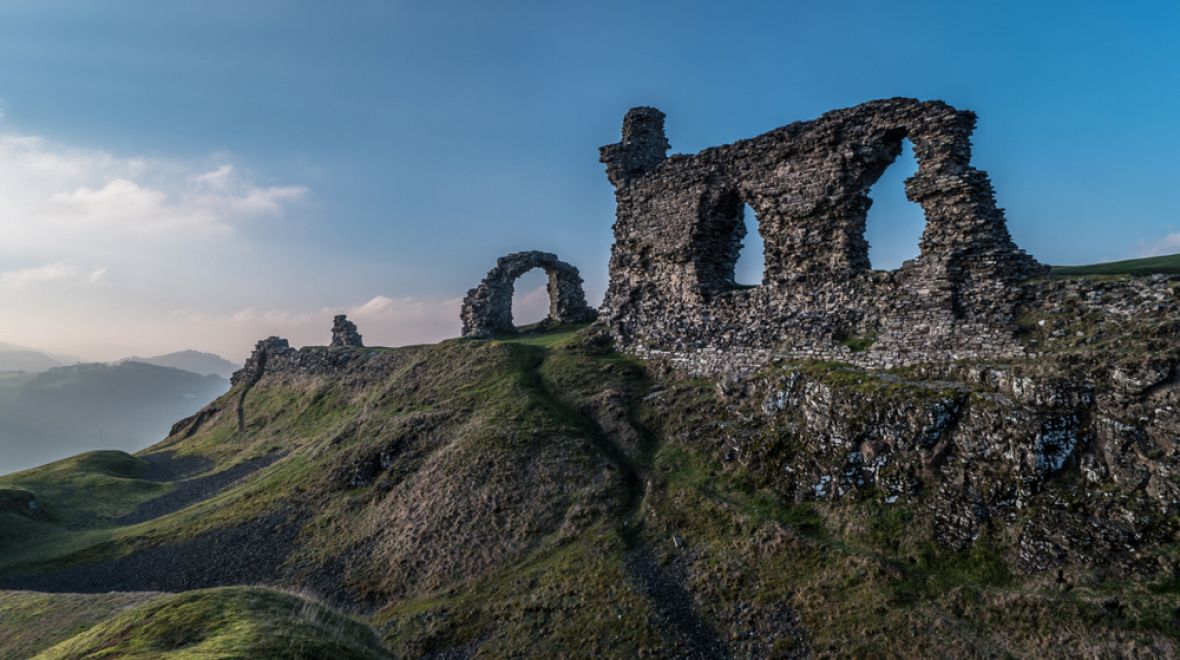 Trosky hradu Dinas Brân