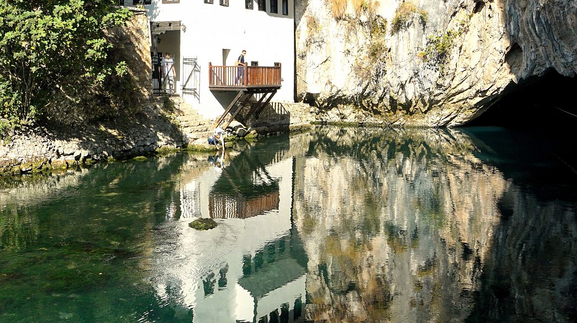 Dervišský klášter a pramen řeky Buny