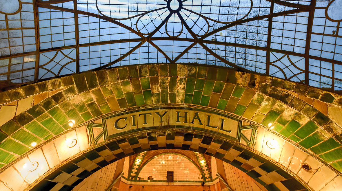 City Hall Station je dnes již opuštěná stanice metra s úchvatnou architekturou