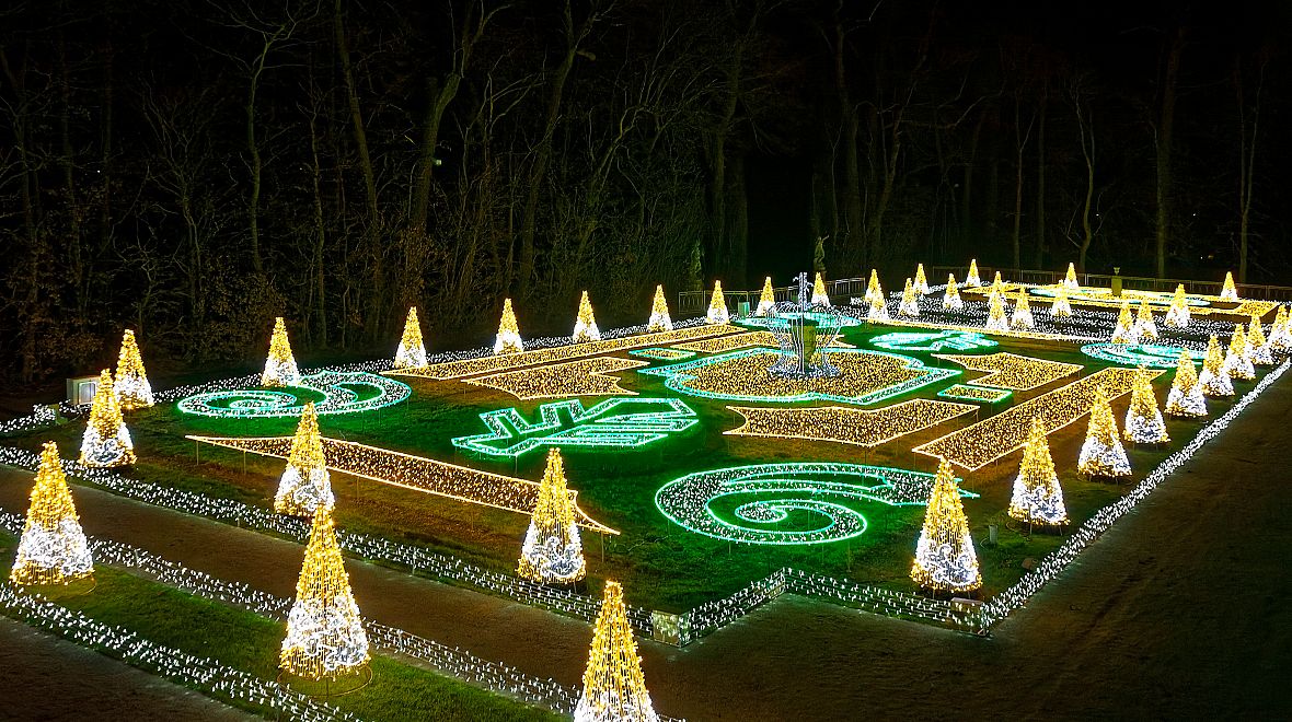 Royal Garden of Light u paláce