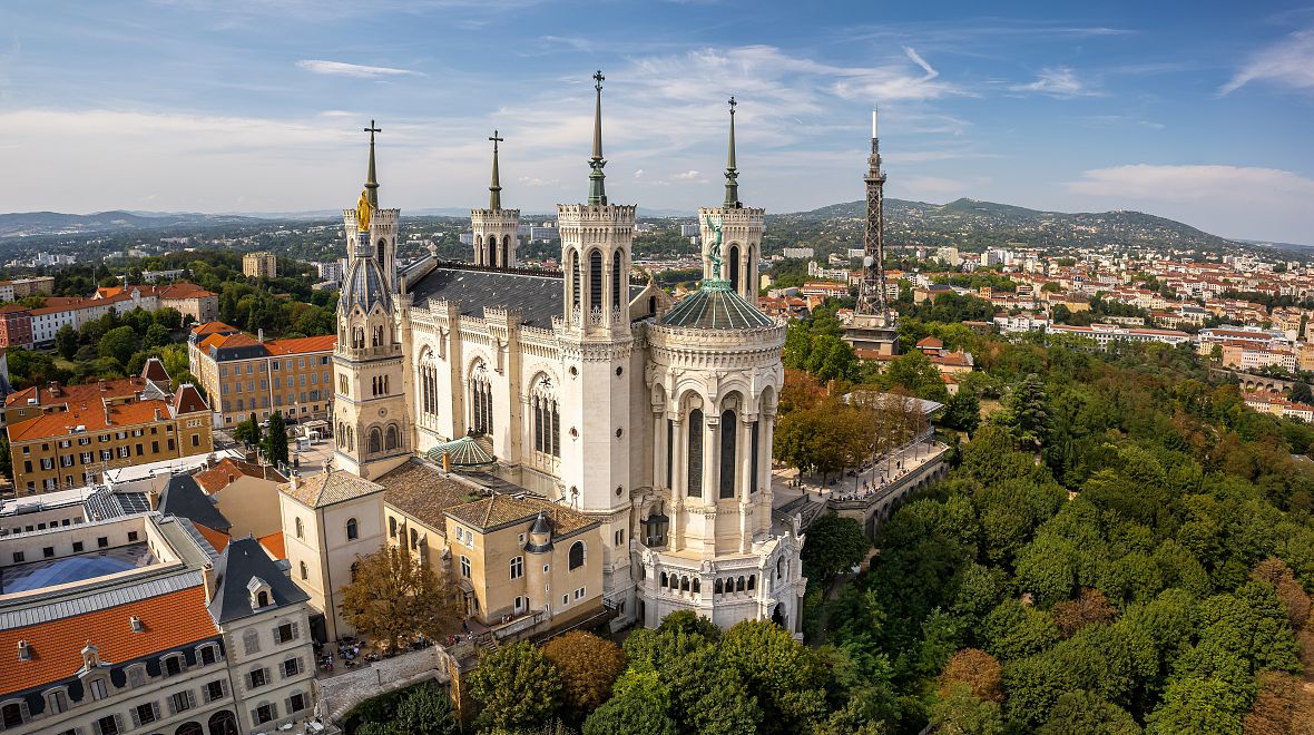 Bazilika je známá svým jedinečným architektonickým stylem