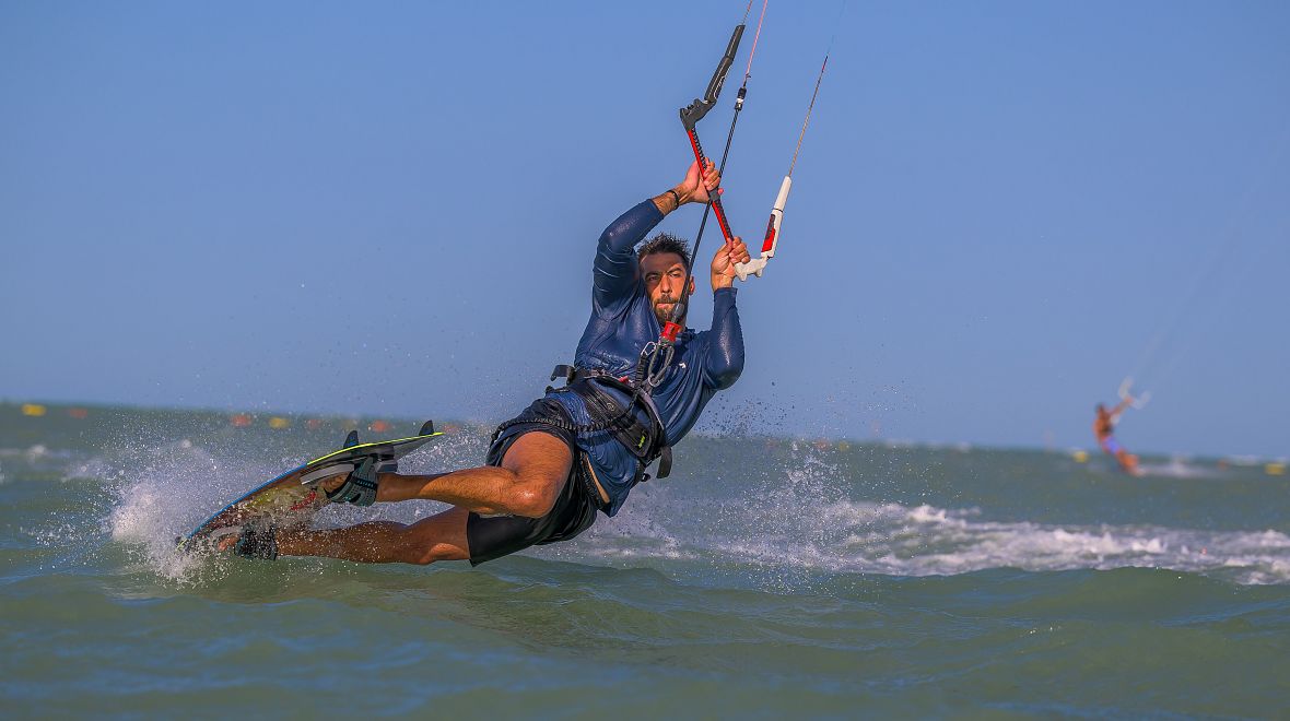 Užijte si kitesurfing