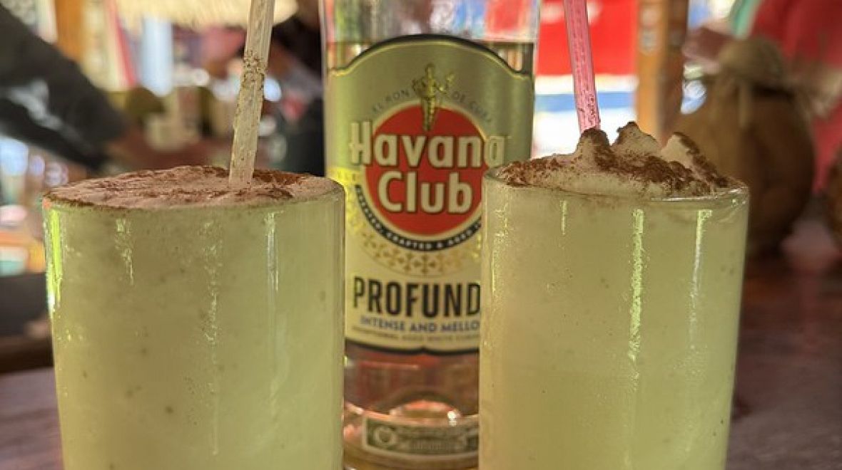 Piňa colada, jejíž součástí je bílý rum Havana Club