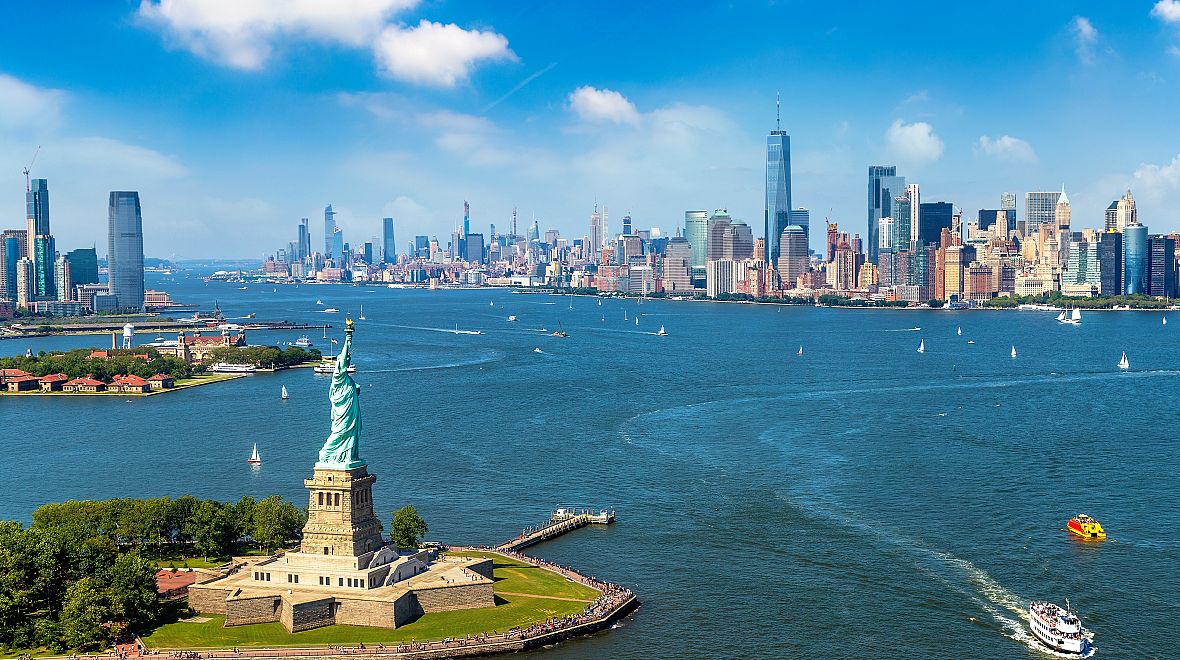 Název Manhattan pochází z jazyka původních obyvatel