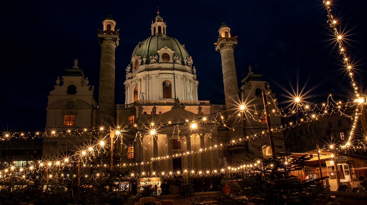 Vánoční trhy před Karlskirche