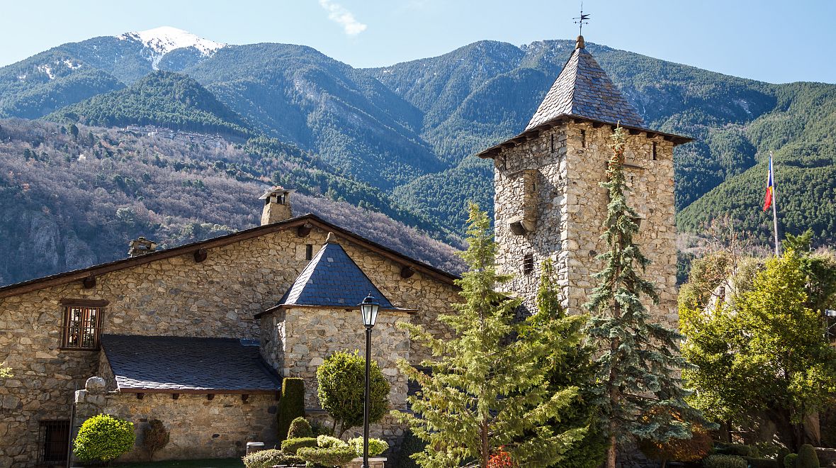 Poznali byste, že tohle je sídlo parlamentu Casa de la Vall?