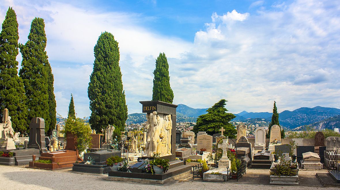 Na židovském hřbitově naleznete památník obětem holocaustu