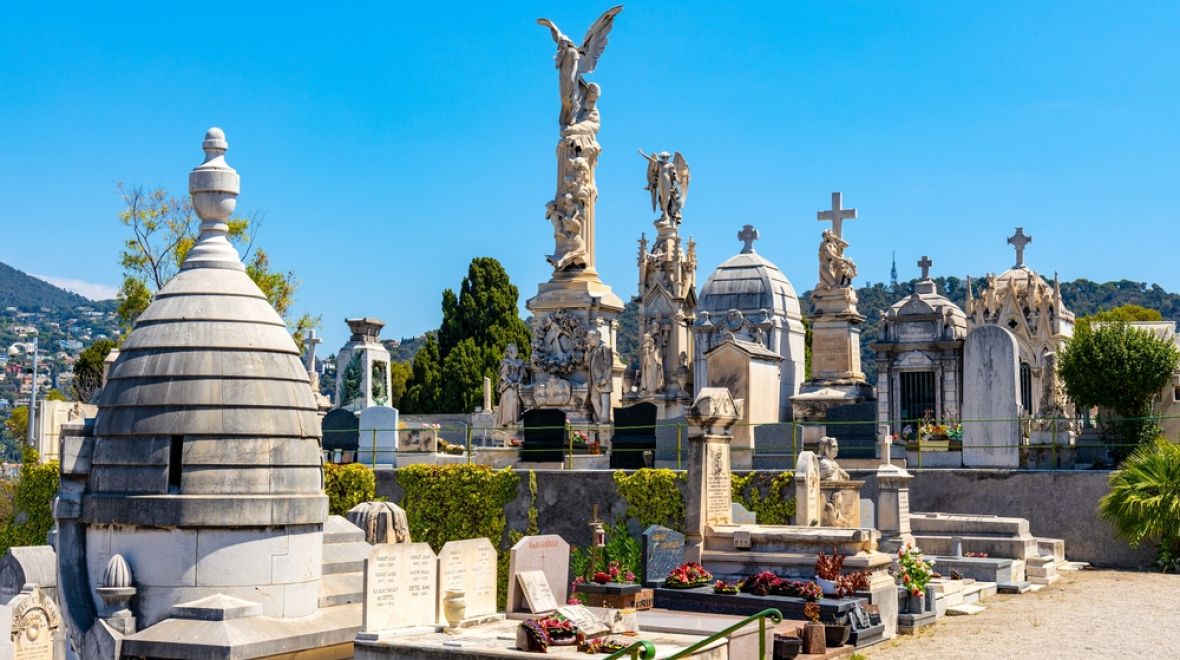 Zeď jmen obsahuje jména 3 602 deportovaných Židů