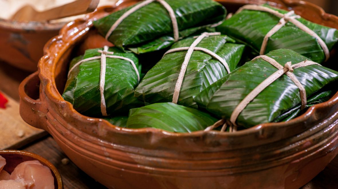 Pokrmy jsou baleny do banánových listů