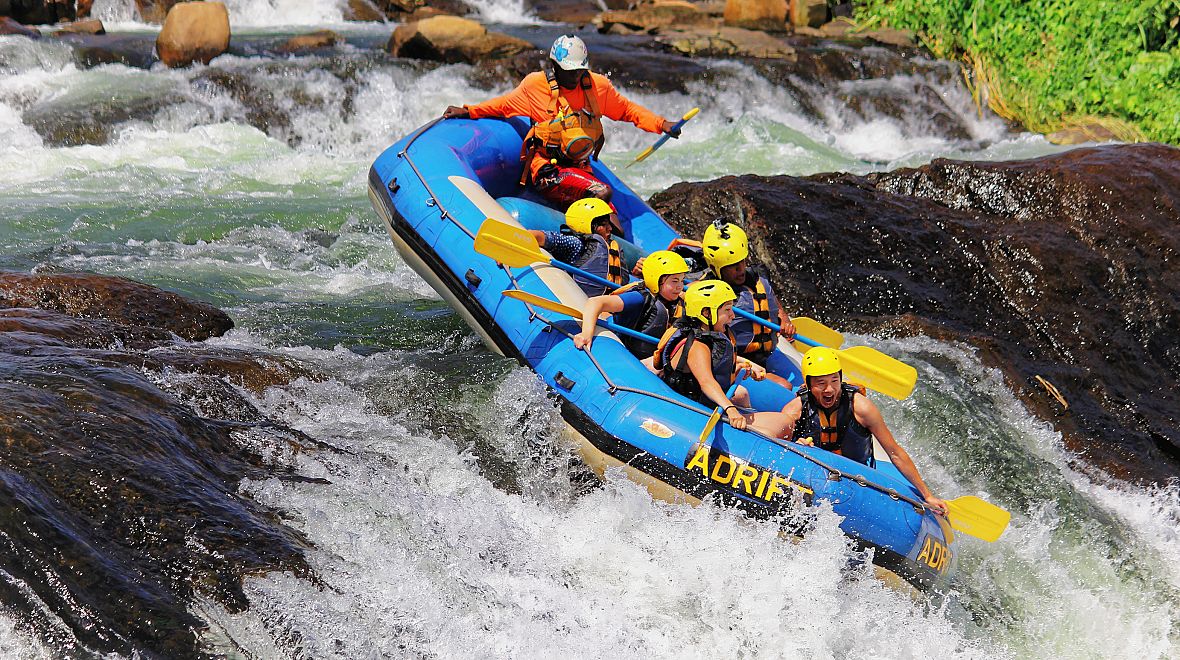 Užijte si jízdu na raftu po řece