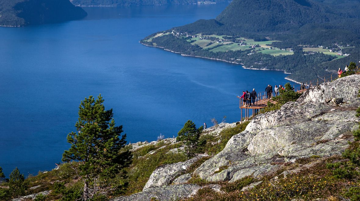 Vyhlídka na fjord a město Åndalsnes