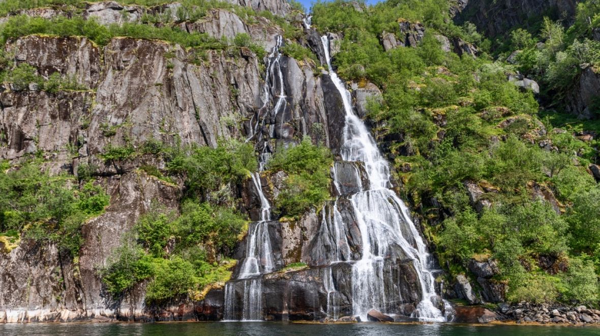 Unikátní kaskádovité vodopády