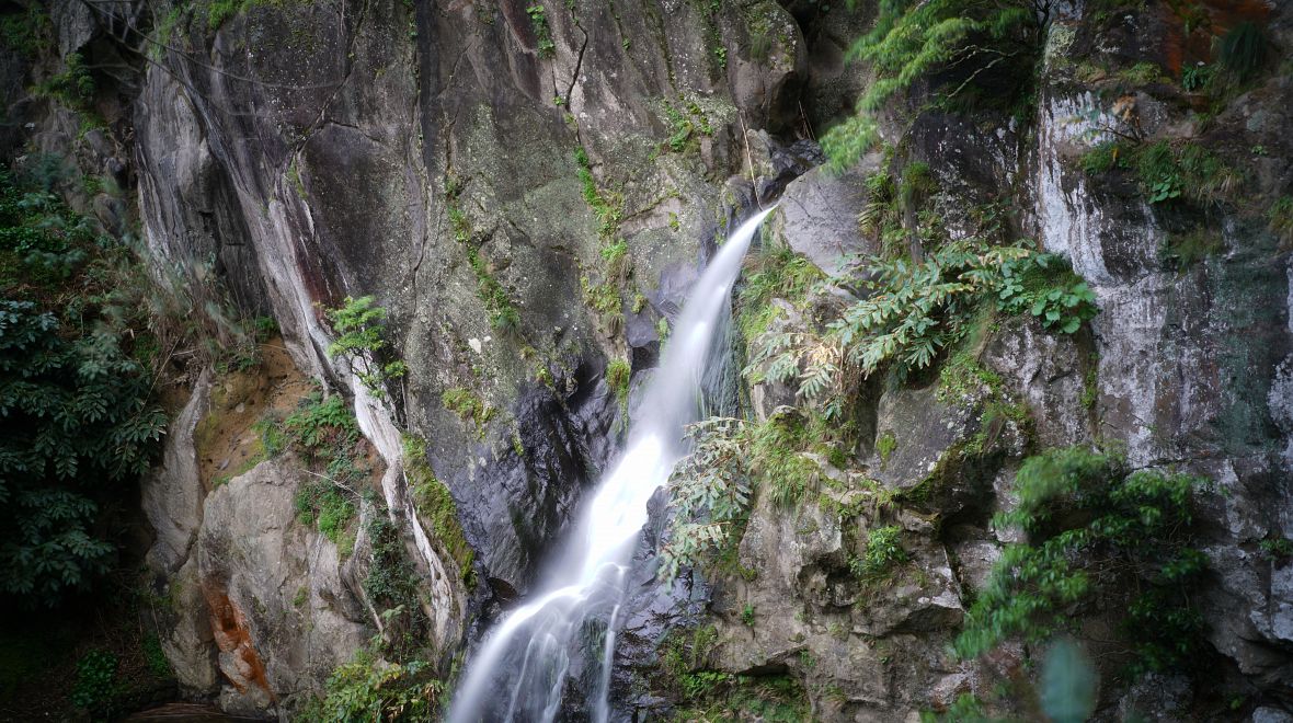 O vodopády na ostrovech není nouze