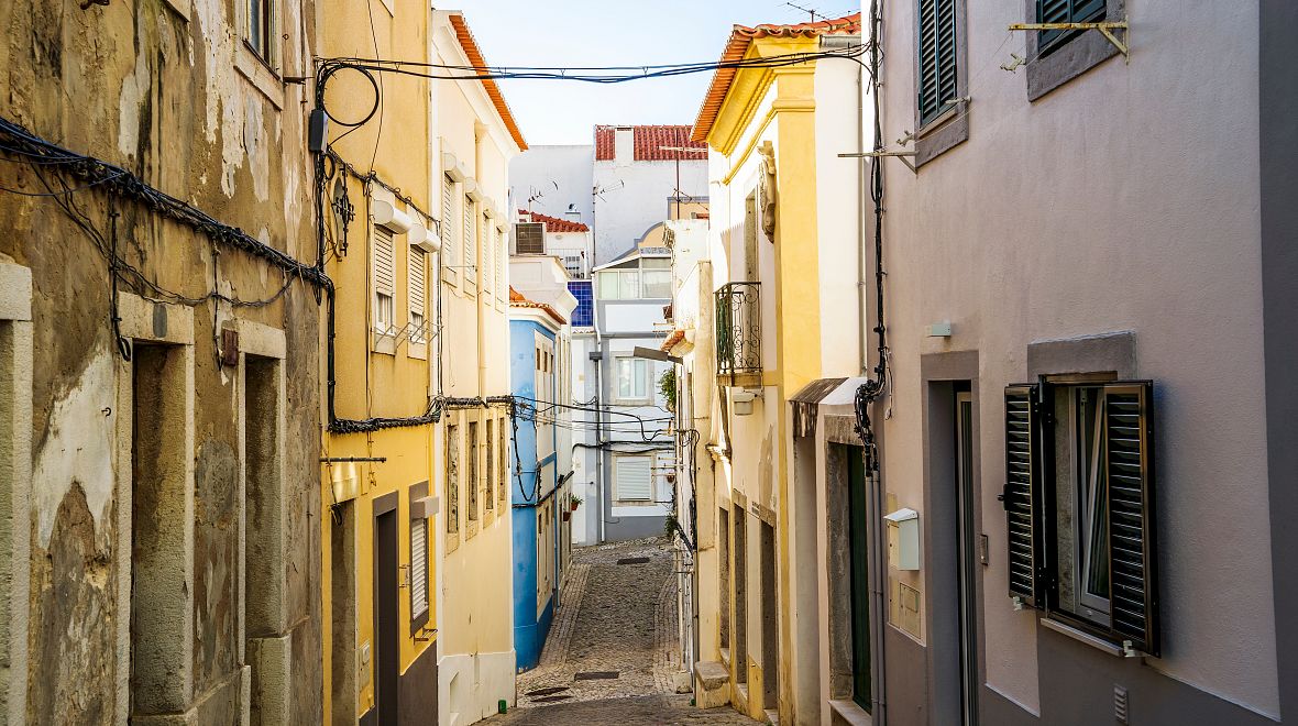 Úzké uličky vybízejí k procházkám