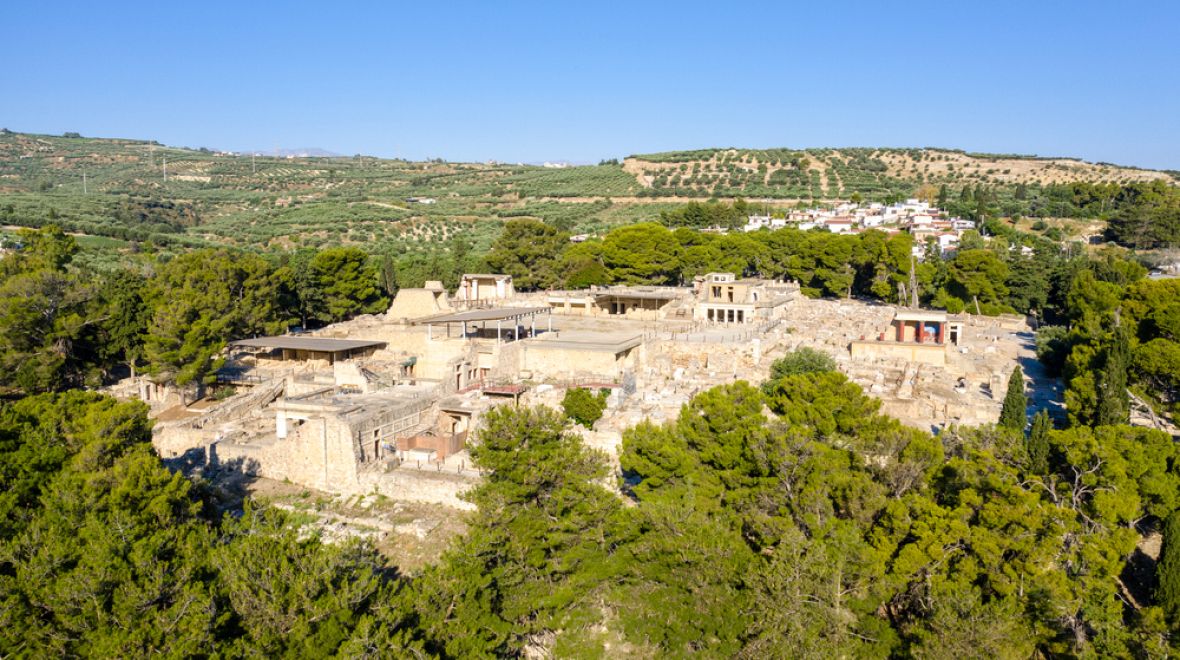 Hlavním centrem bylo město Knóssos