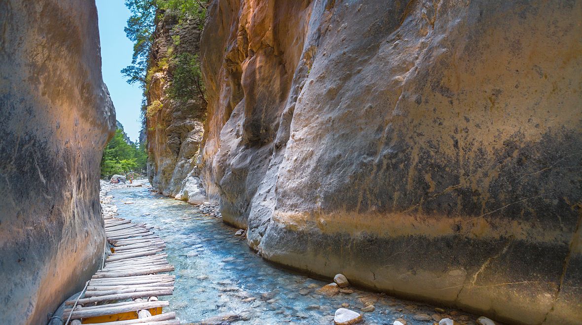 Soutěska Samaria leží ve stejnojmenném národním parku v pohoří Lefka Ori