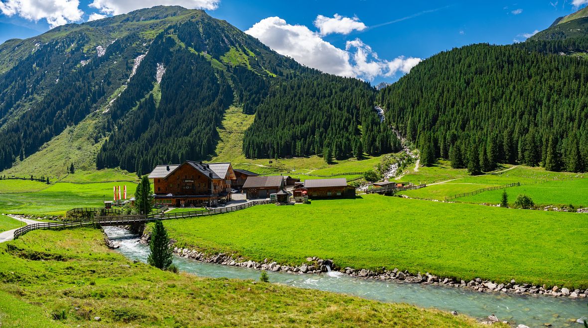 Malebná krajina okolo řeky Krimmel Ache